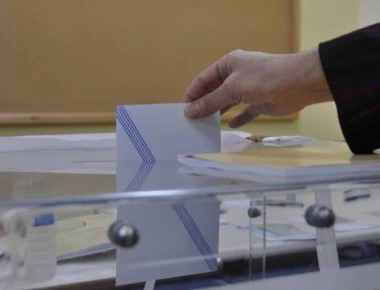 Ερευνα Public Issue: Το 77% των πολιτών θεωρεί ότι η κυβέρνηση βαδίζει σε λάθος κατεύθυνση